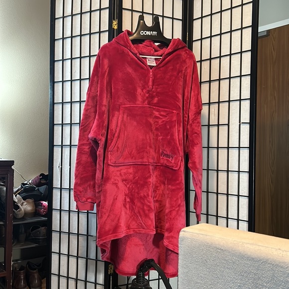 The “Comfy” Pullover Hooded Fleece. One size, Bright Hot Red/Pink - Picture 3 of 8